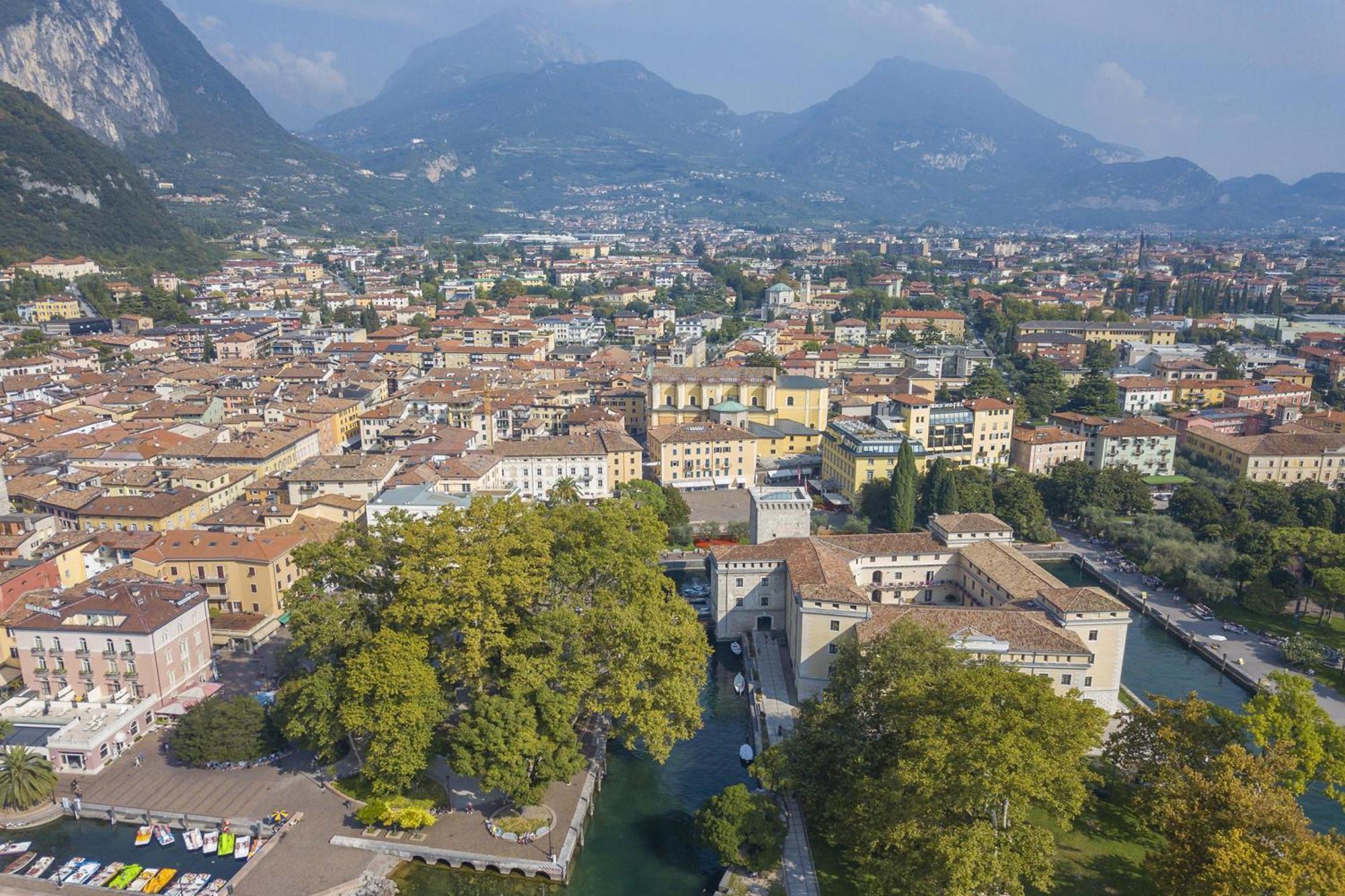 Casa Alpino Aparthotel Riva del Garda Exterior photo