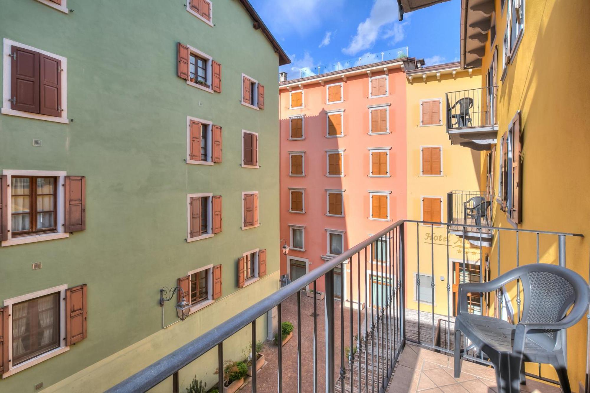 Casa Alpino Aparthotel Riva del Garda Exterior photo