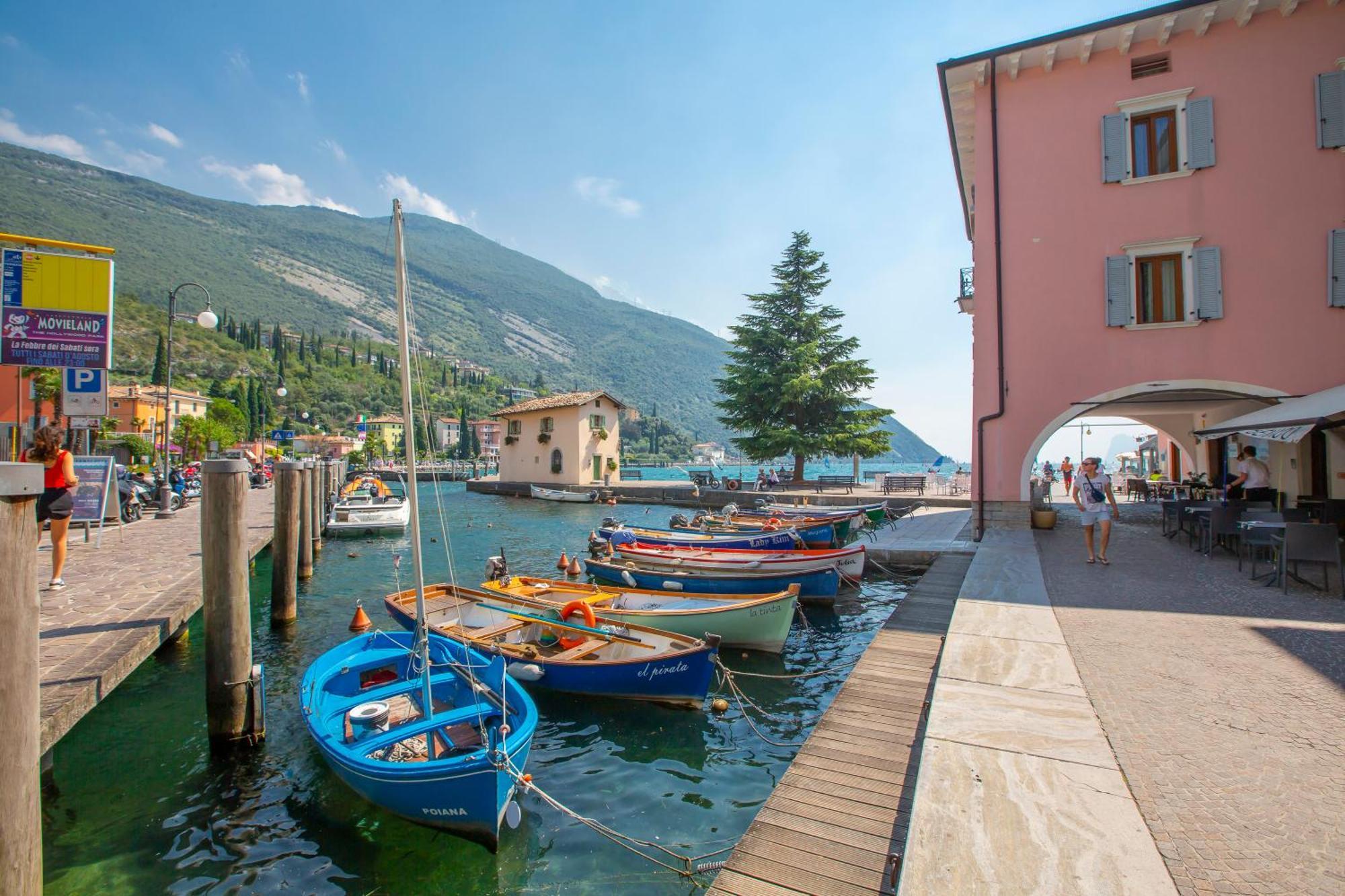 Casa Alpino Aparthotel Riva del Garda Exterior photo