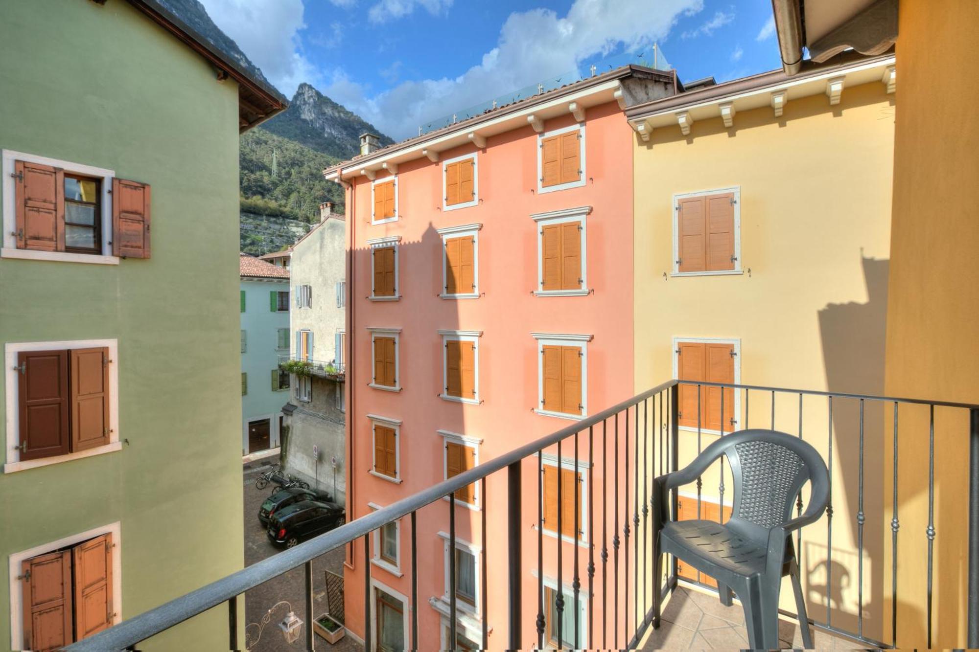 Casa Alpino Aparthotel Riva del Garda Exterior photo