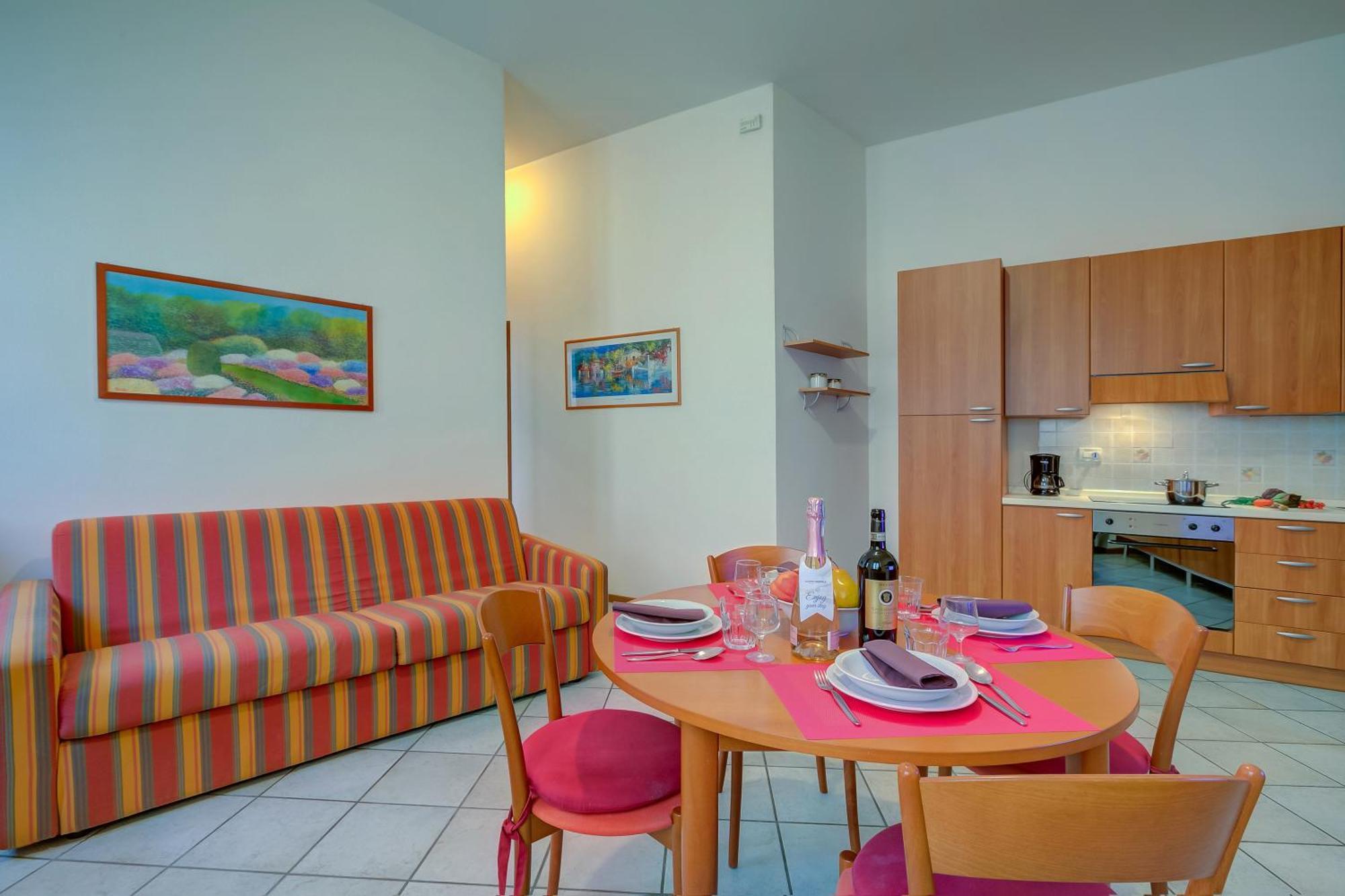 Casa Alpino Aparthotel Riva del Garda Exterior photo